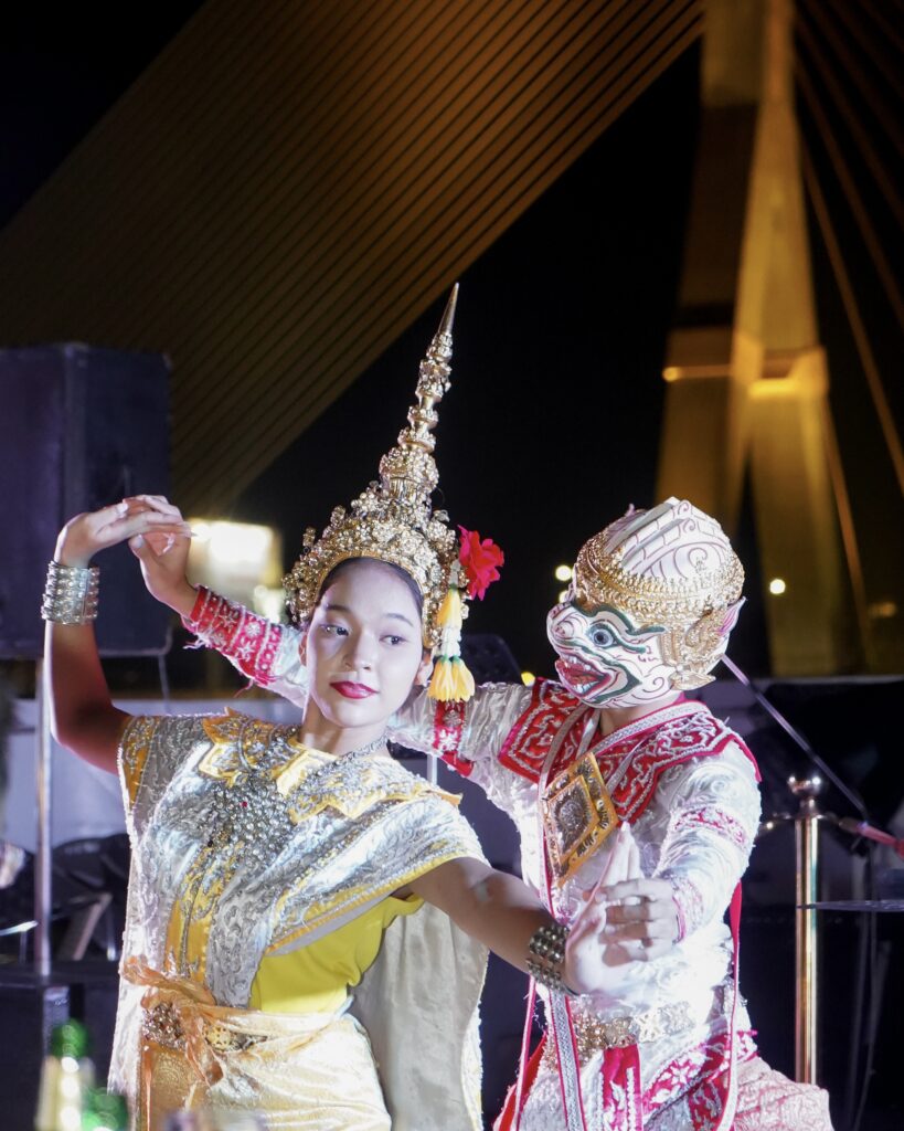 Thai classical dance show on Wonderful Pearl Wonderful Pearl dinner cruise