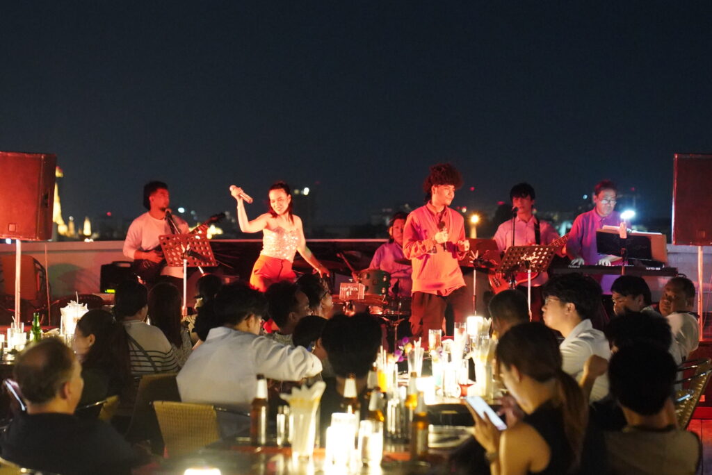 Full live band show on the Wonderful Pearl Wonderful Pearl dinner cruise